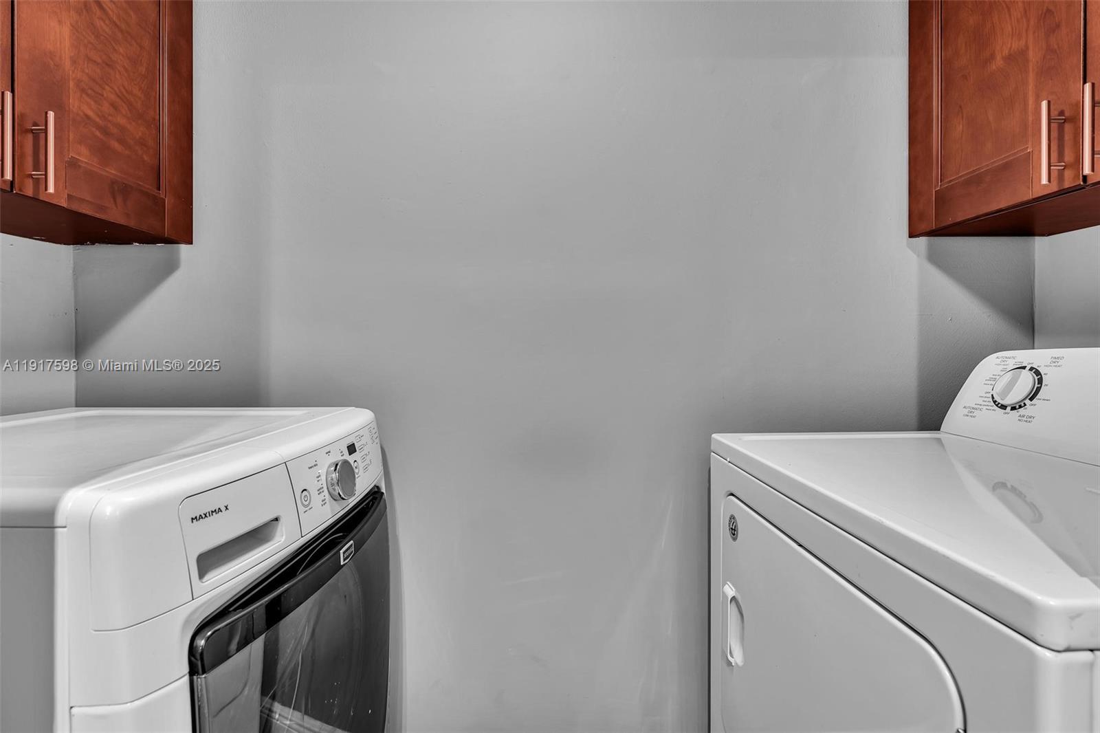 ROYAL POINCIANA CONDO - Residential Lease