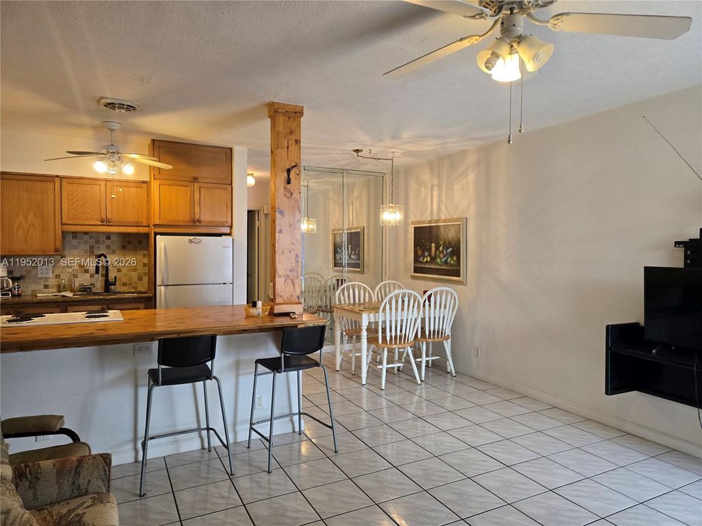 Photo of 820 SW 11th Ave #16B, Hallandale Beach, FL 33009 (MLS # A11952013)