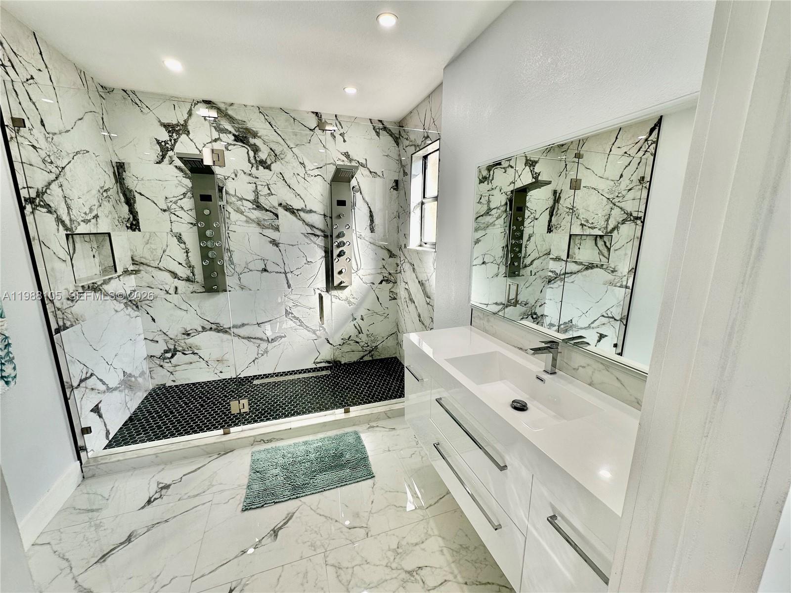 SILVER PALM EAST SEC THRE - Residential