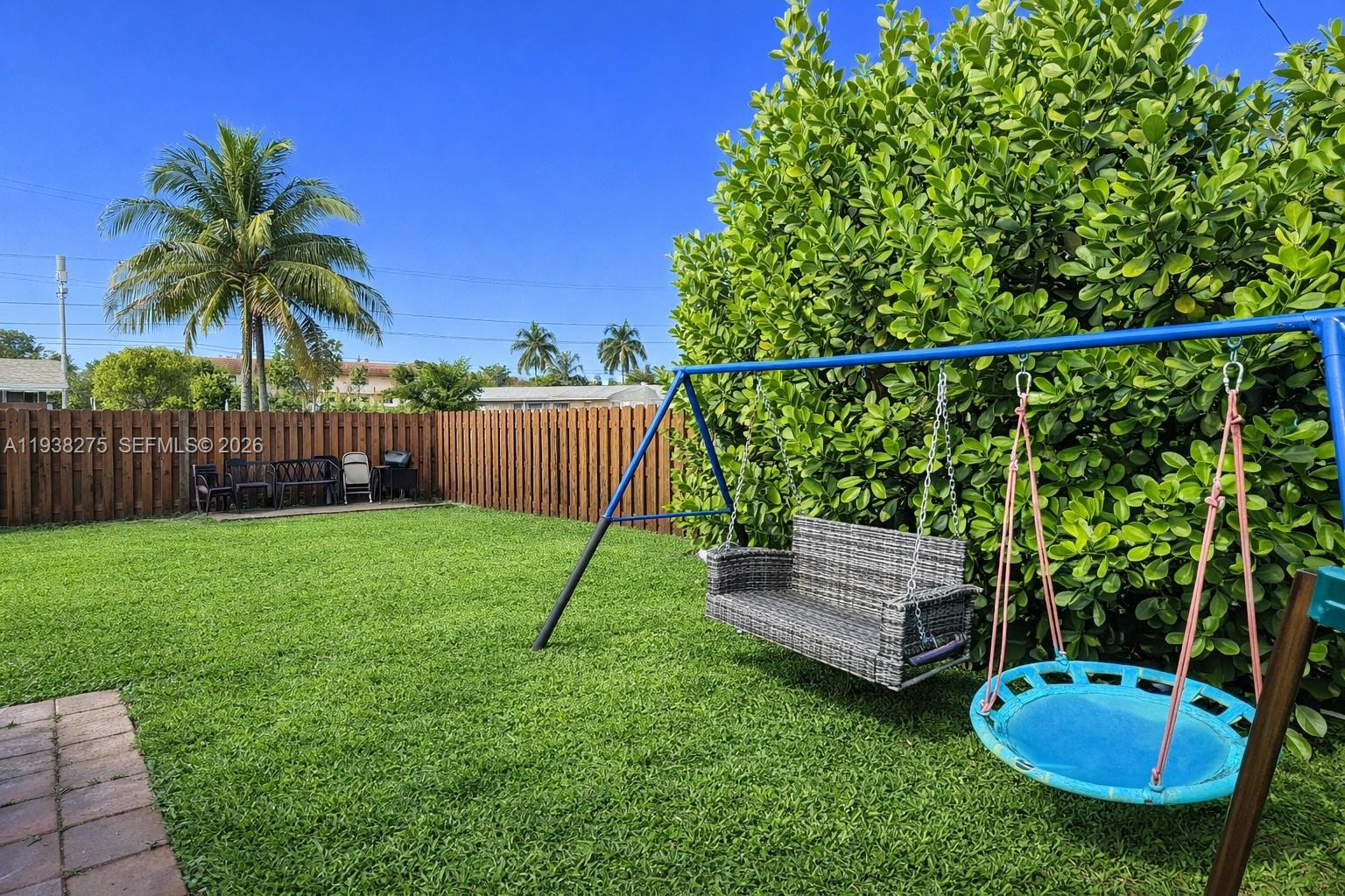 SUNRISE GOLF VILLAGE SEC - Residential Lease