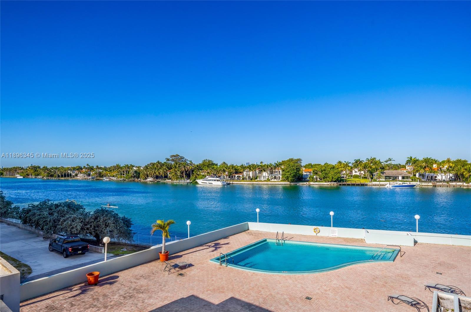 5838 CONDOMINIUM - Residential