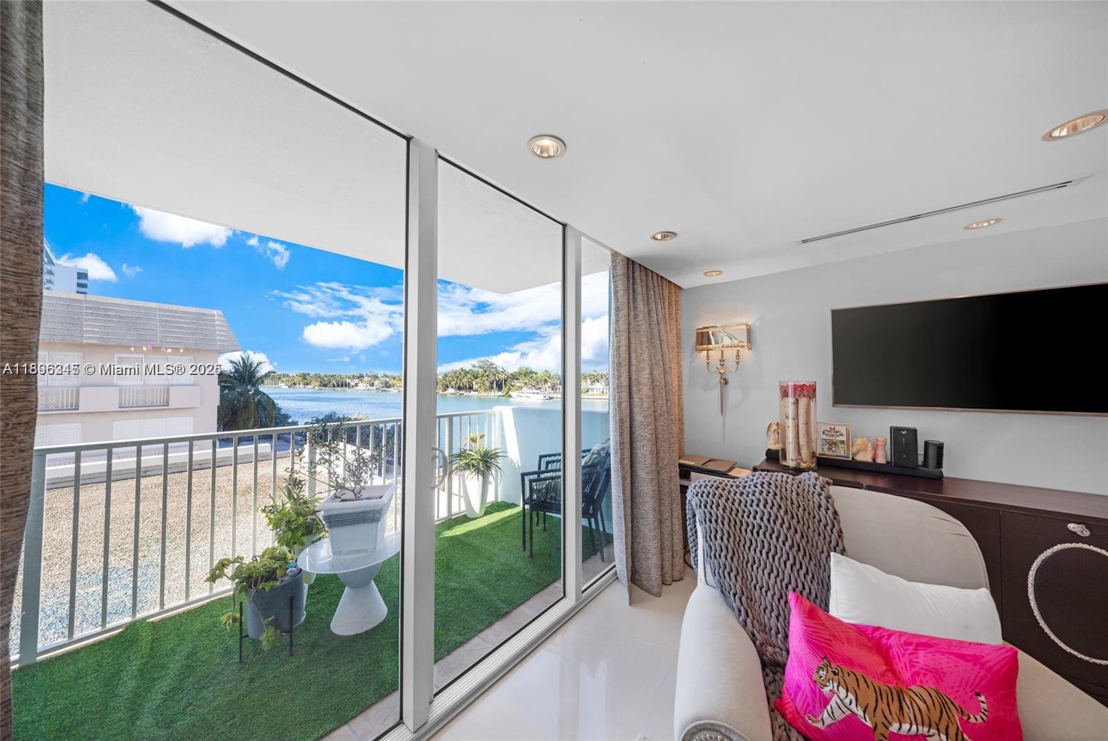 5838 CONDOMINIUM - Residential