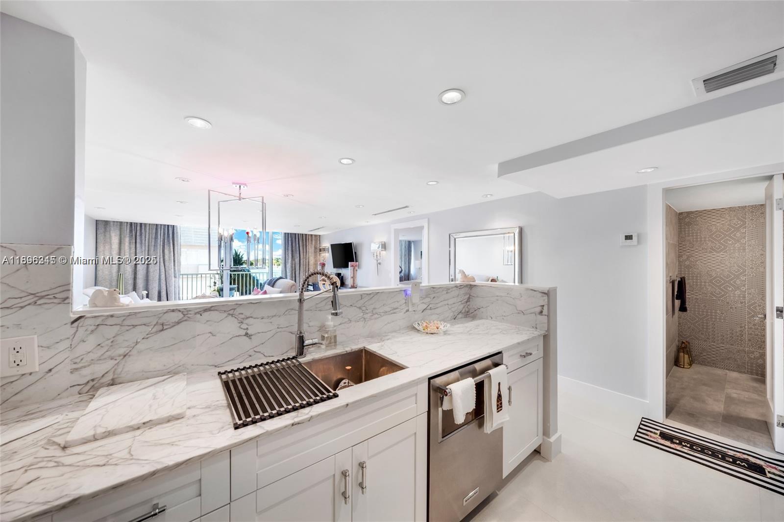 5838 CONDOMINIUM - Residential