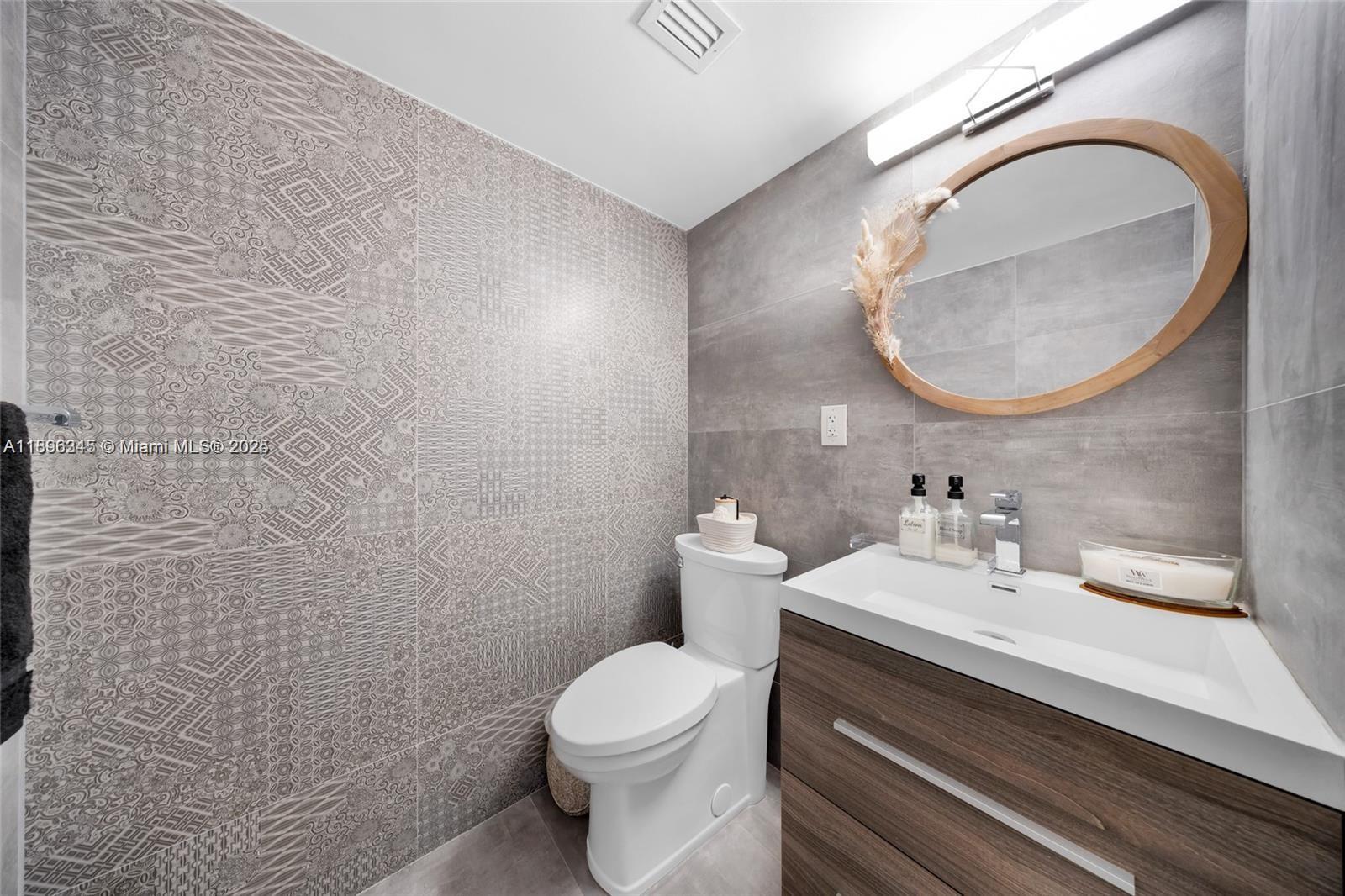 5838 CONDOMINIUM - Residential