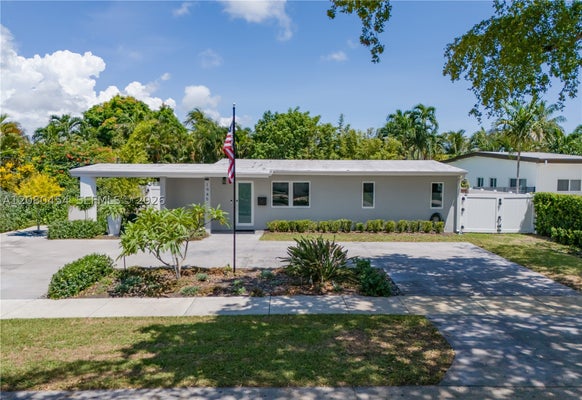 1945 S HIBISCUS DR, NORTH MIAMI, FL 33181 - Image 00cc27deb5e2bbb950da7e145cdf8a92/3607547120