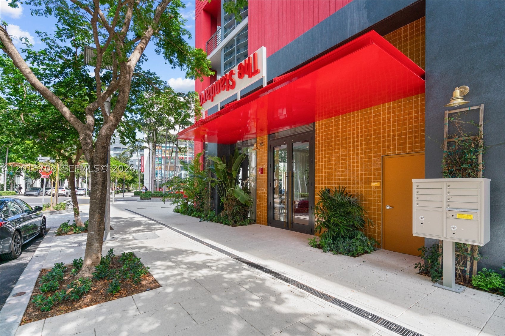90 NE 32nd St