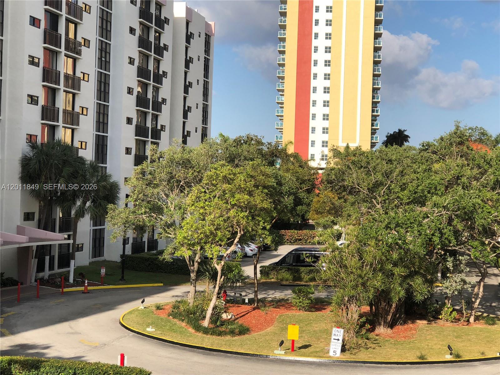 17011 N Bay Rd 918