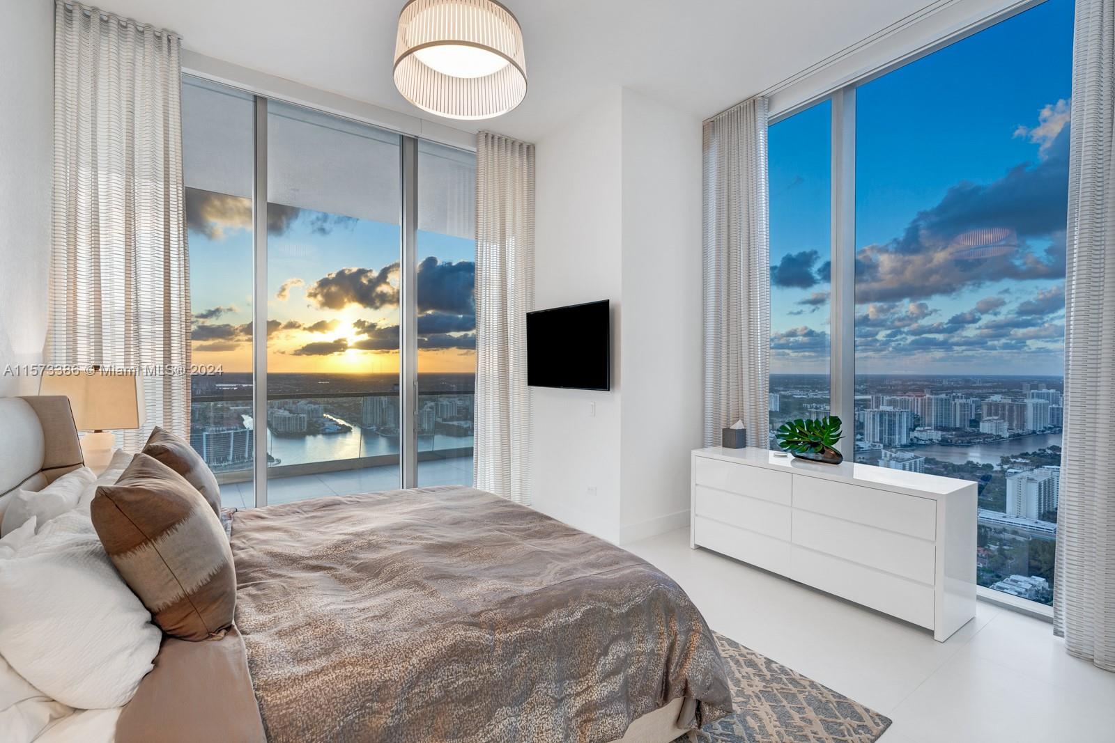 Turnberry Ocean Club - Residential