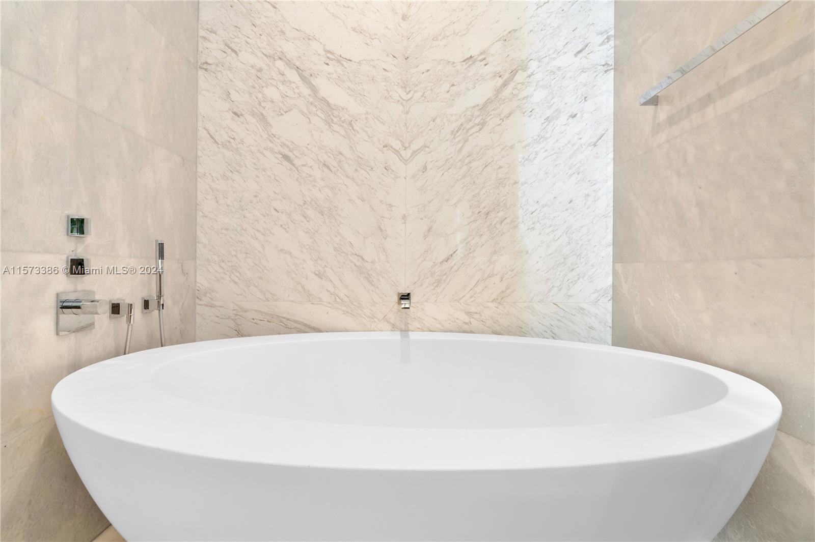 Turnberry Ocean Club - Residential