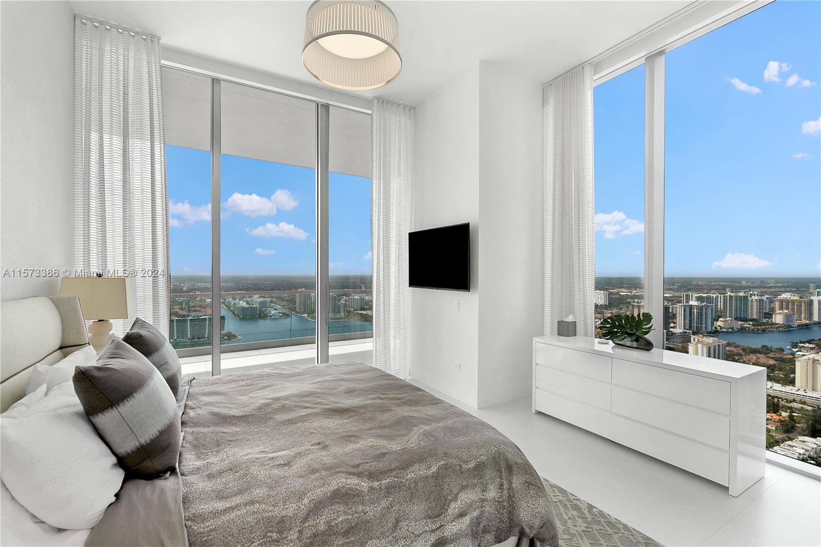 Turnberry Ocean Club - Residential