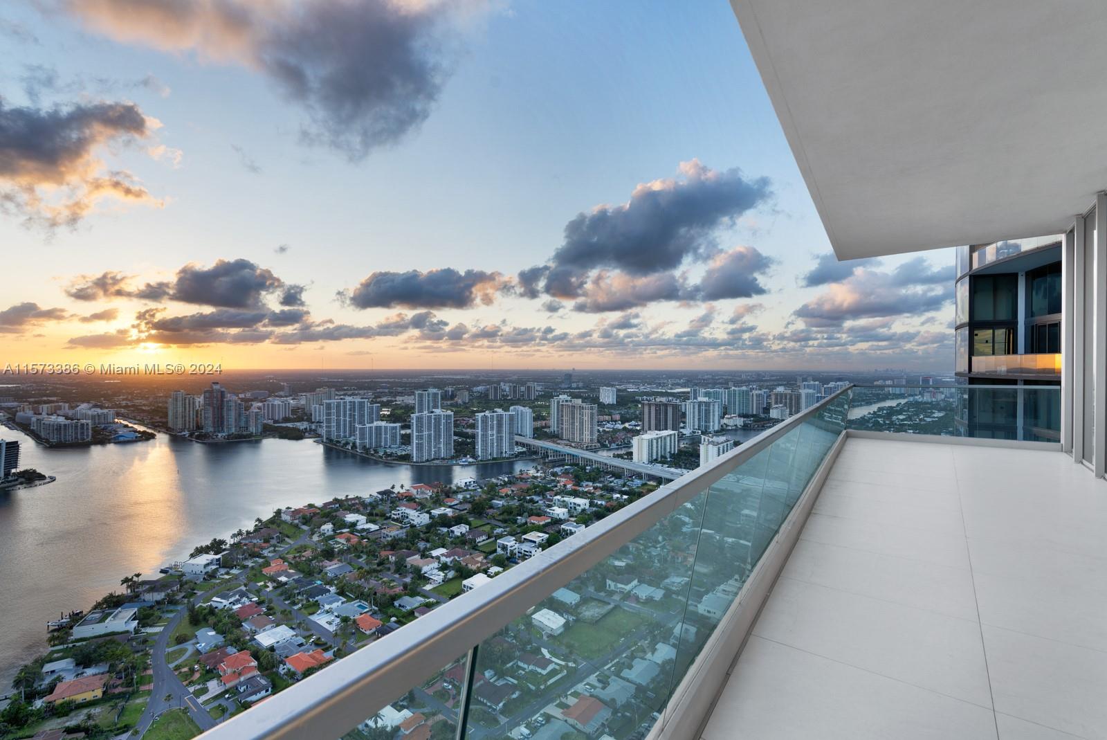 Turnberry Ocean Club - Residential