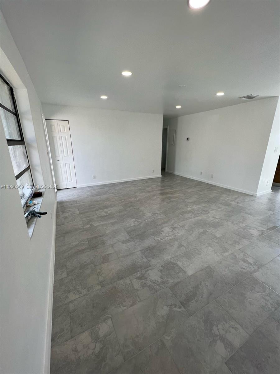 FLORIDA GARDENS 5 - Residential Lease