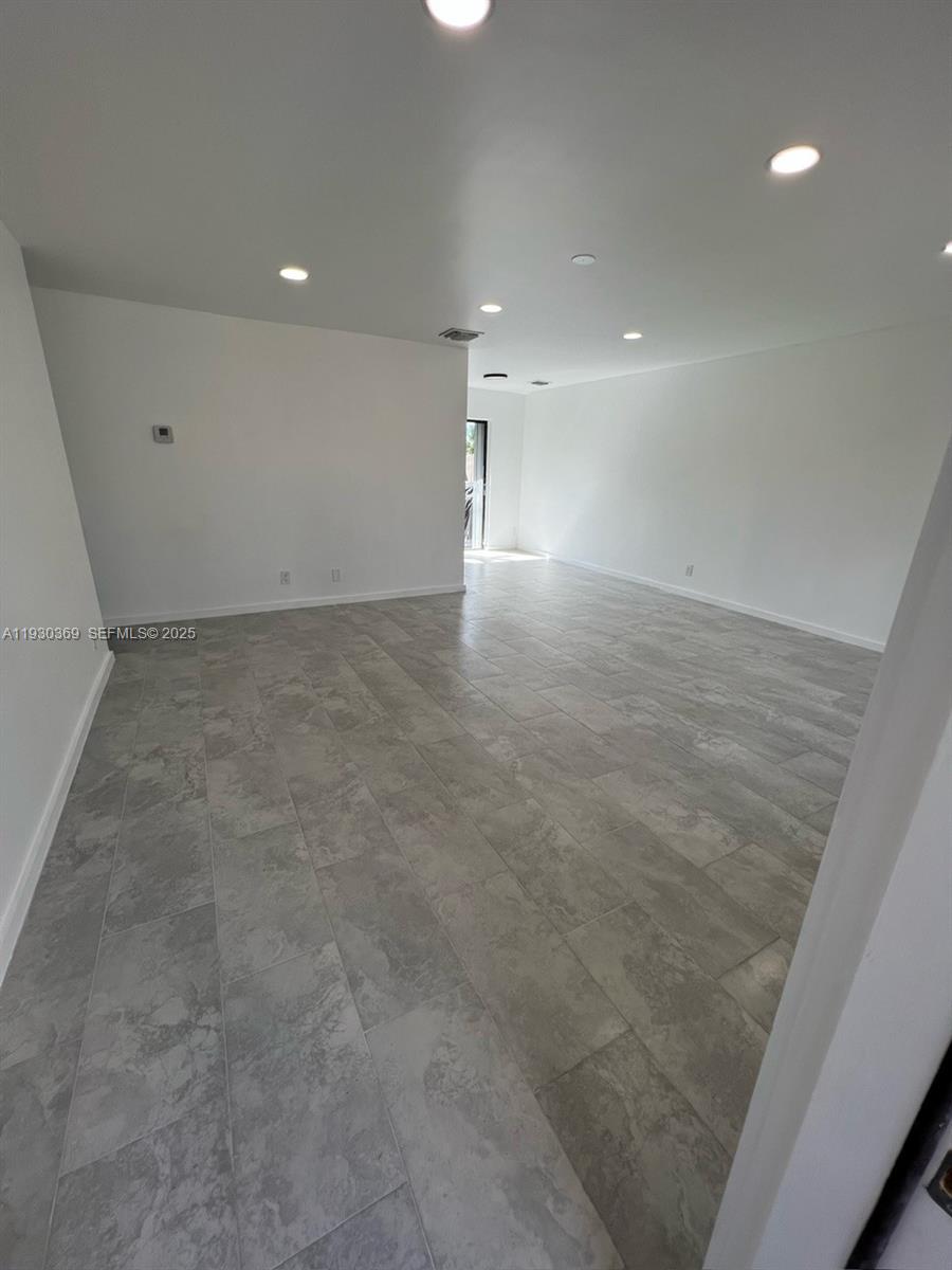 FLORIDA GARDENS 5 - Residential Lease