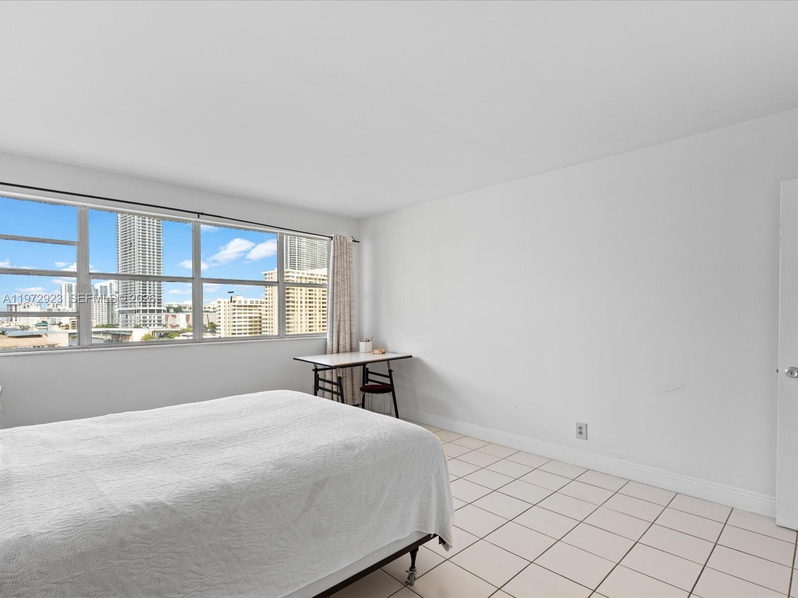 GOLDEN SAILS CONDO - Residential