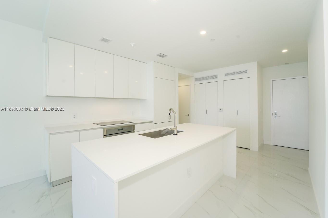 700 NE 24 ST 4704