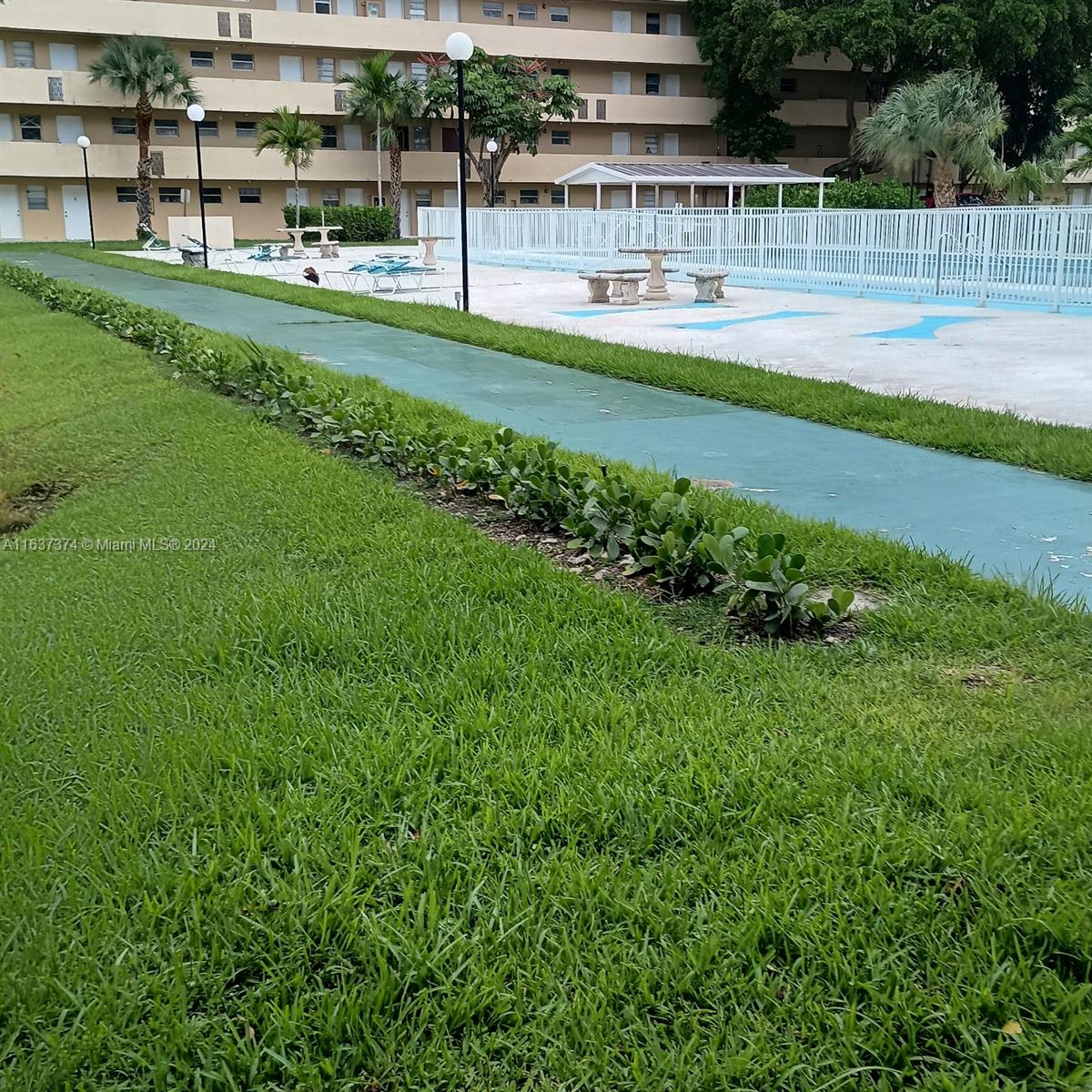 JADE WINDS - Residential