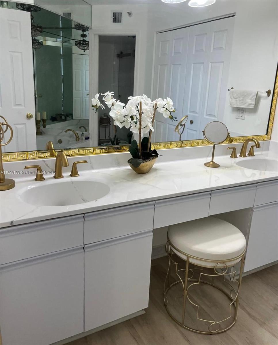 MYSTIC POINTE TOWER 400 C - Residential