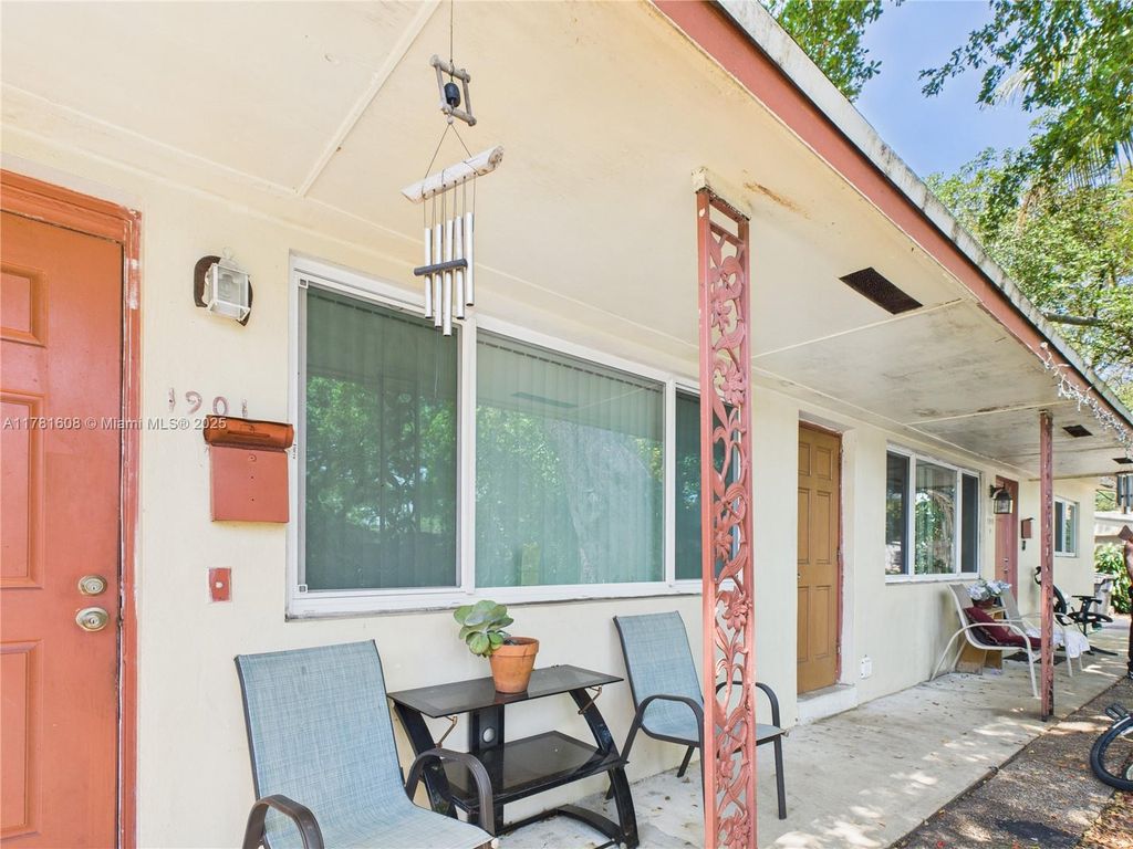 Photo of 1901 SW 11th St, Fort Lauderdale, FL 33312 (MLS # A11781608)