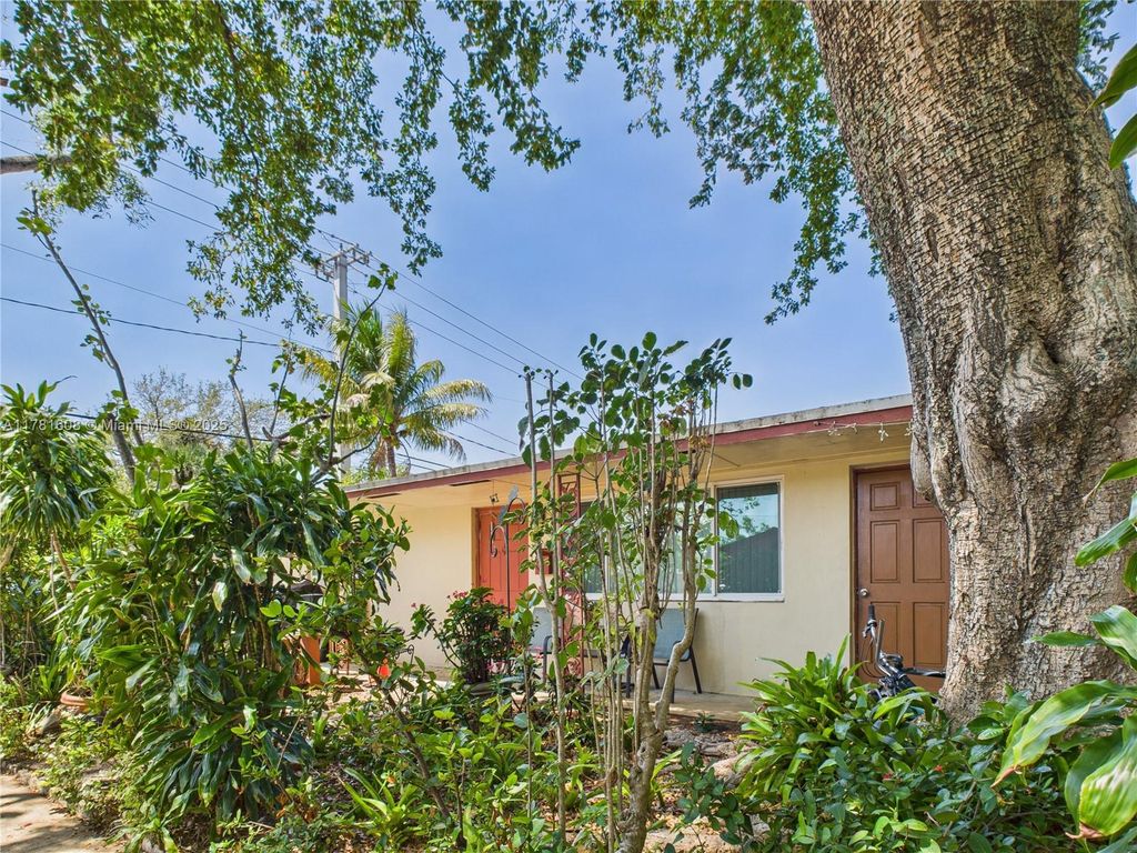 Photo of 1901 SW 11th St, Fort Lauderdale, FL 33312 (MLS # A11781608)