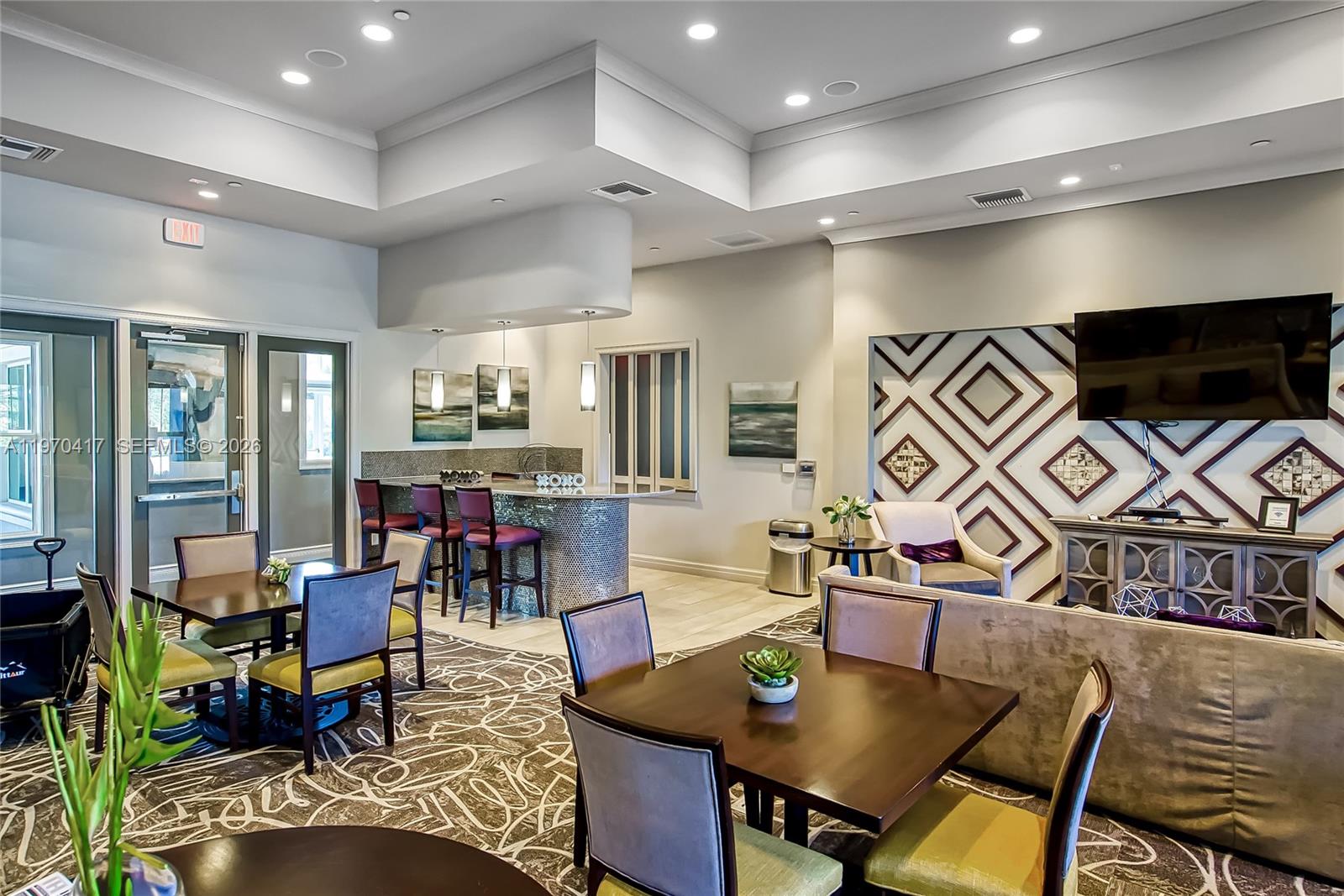 HILLCREST COUNTRY CLUB SO - Residential