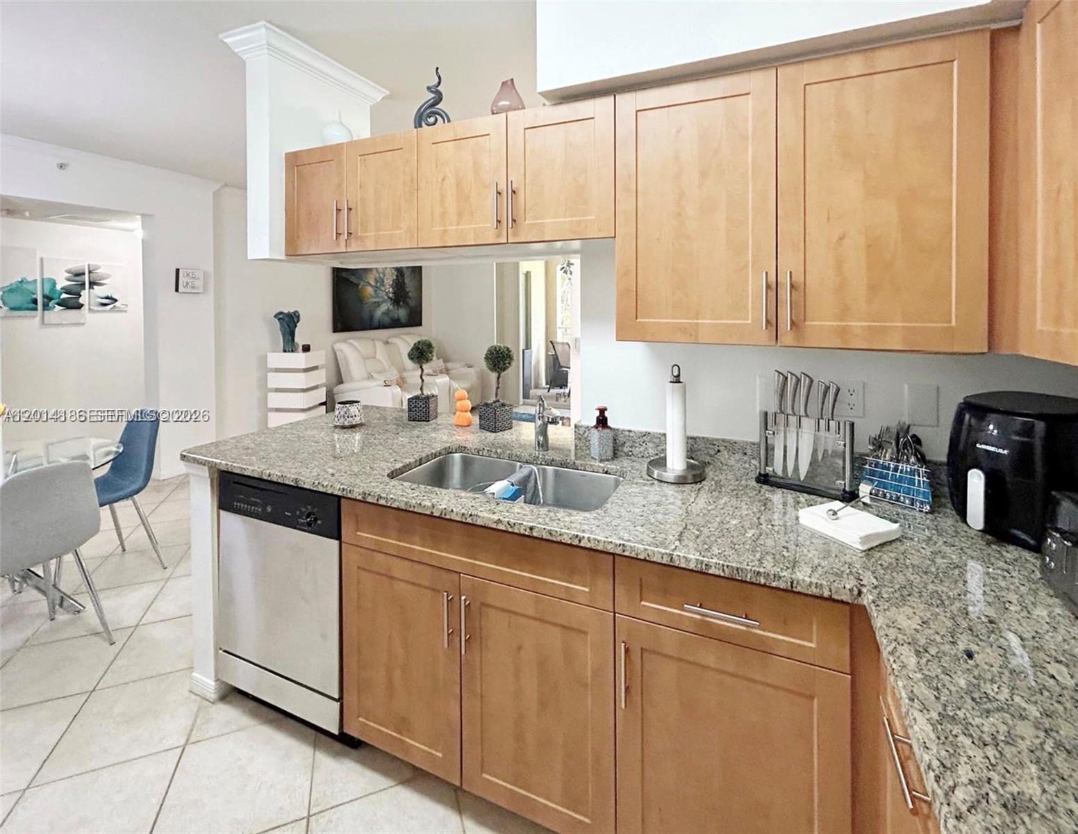 VILLAS AT EMERALD DUNES C - Residential Lease