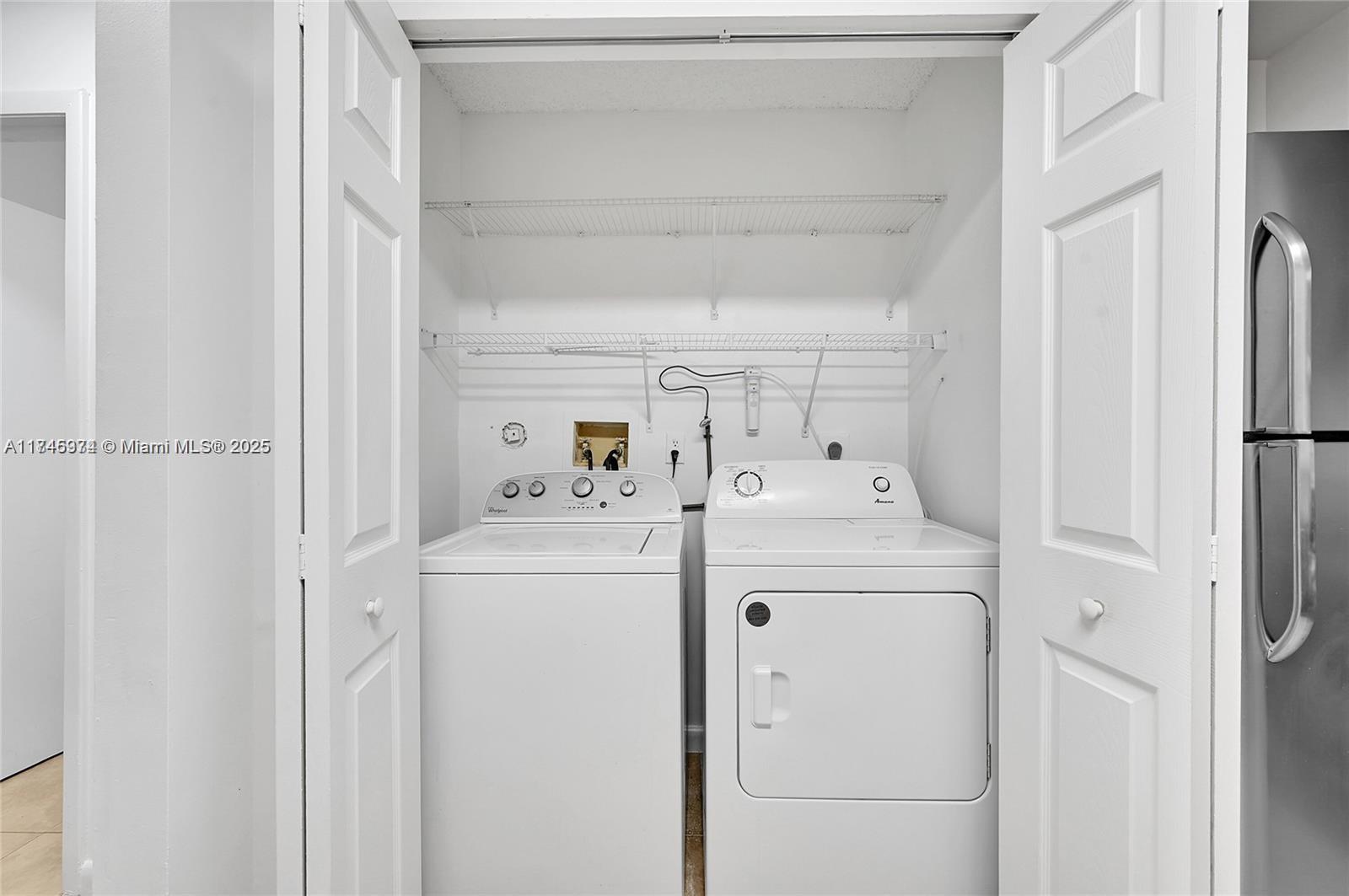 SUMMER LAKE - Residential