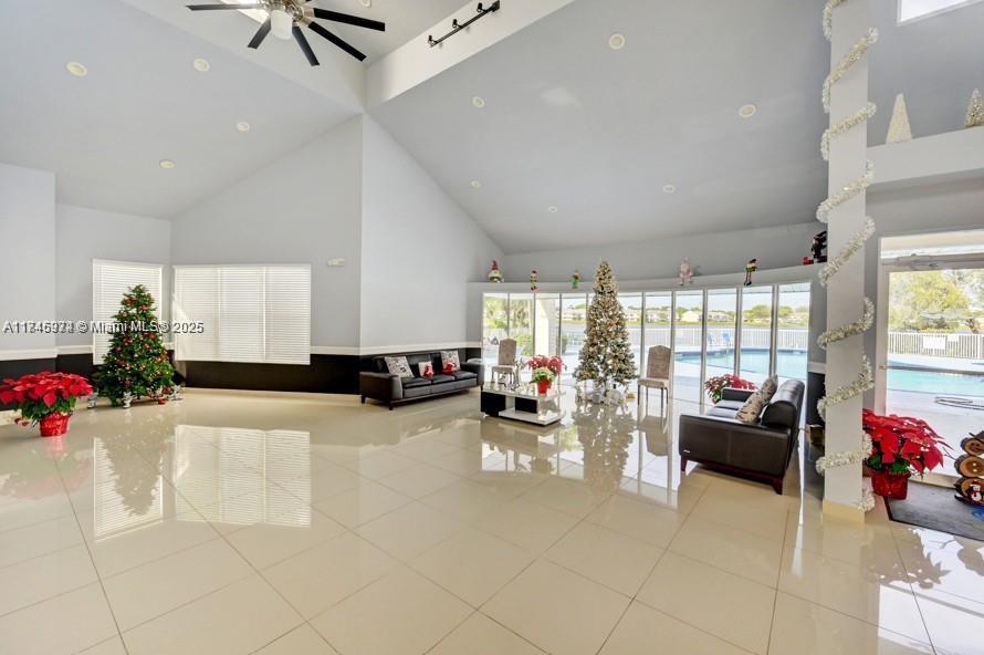 SUMMER LAKE - Residential