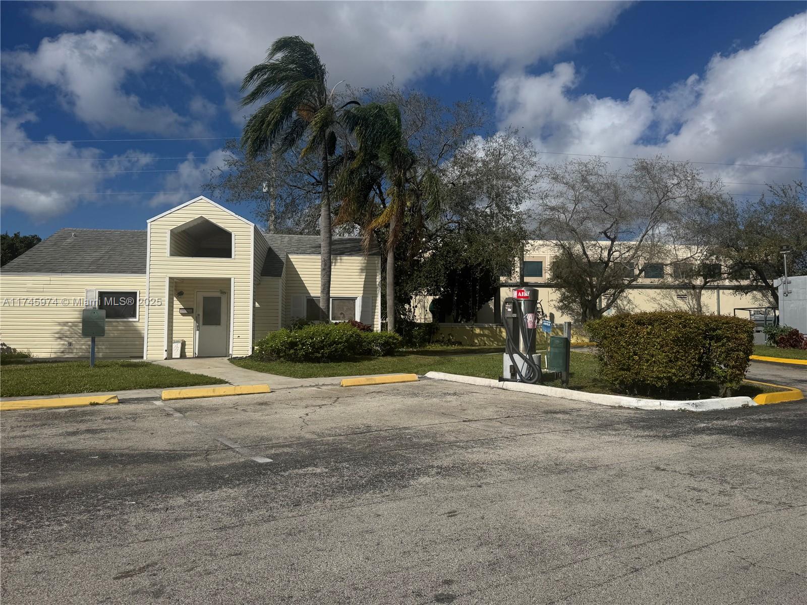 3425 Nw 44th St 106, Oakland Park, Miami-Dade County, Florida - 2 Bedrooms  
2 Bathrooms - 