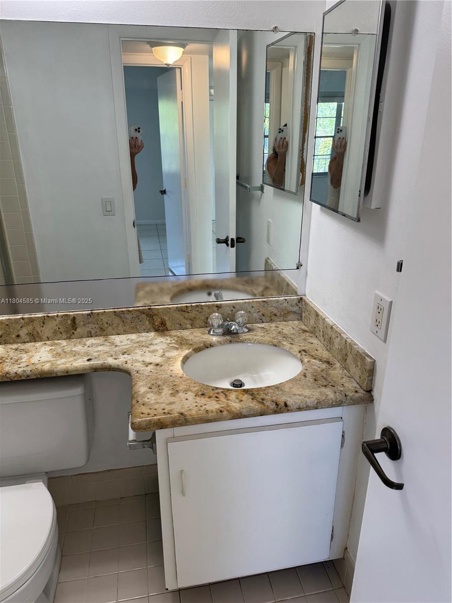 ROLLING HILLS GOLF AND - Residential Lease