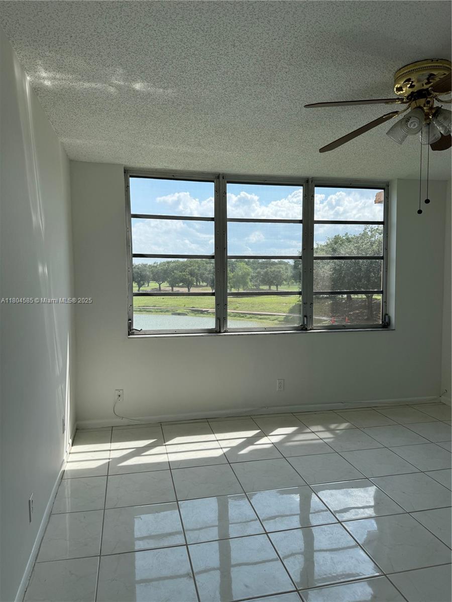 ROLLING HILLS GOLF AND - Residential Lease