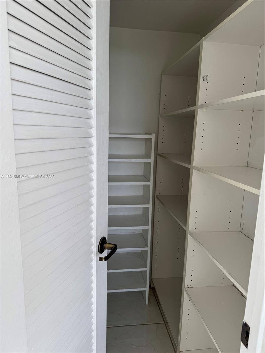 ROLLING HILLS GOLF AND - Residential Lease