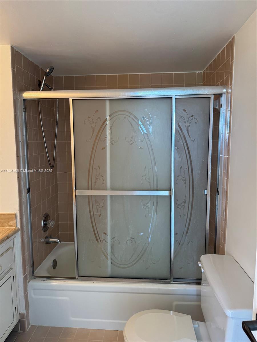 ROLLING HILLS GOLF AND - Residential Lease