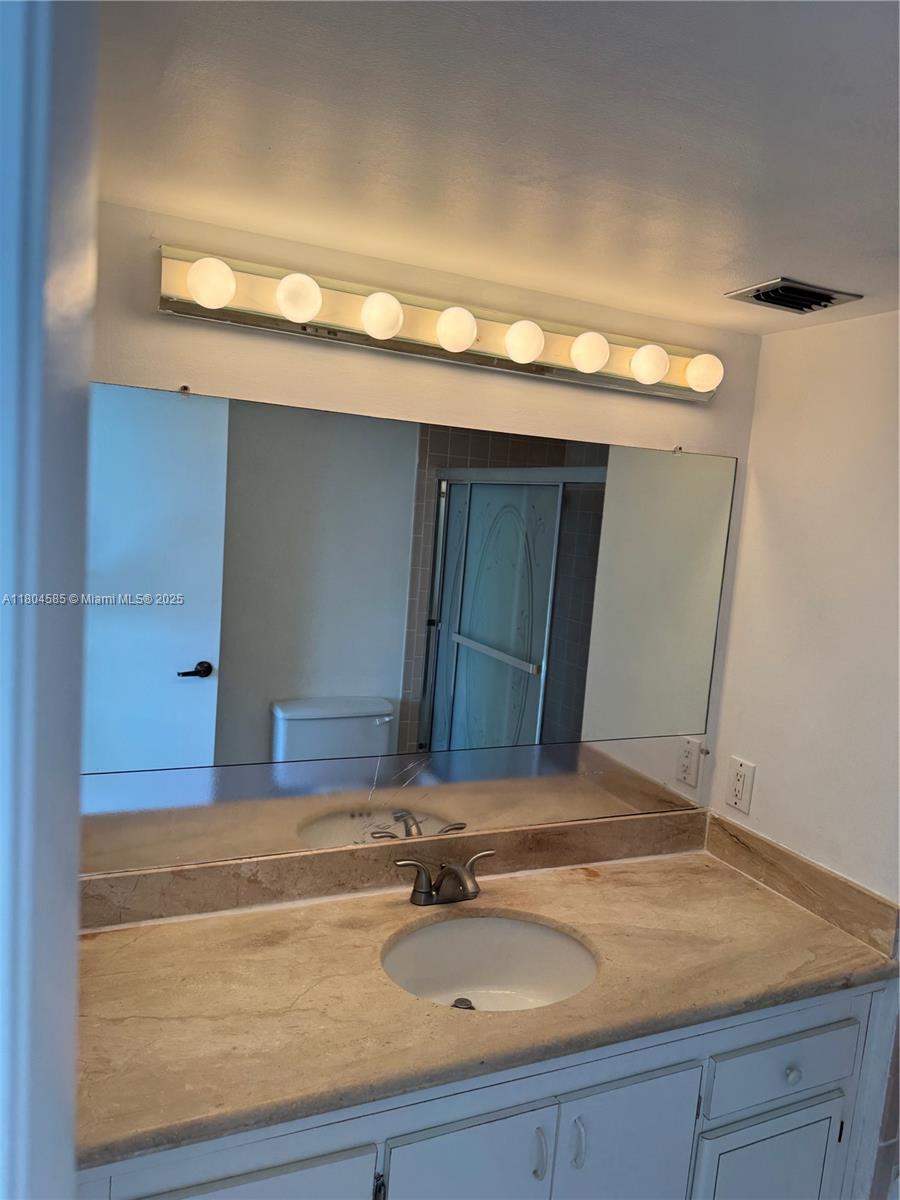 ROLLING HILLS GOLF AND - Residential Lease