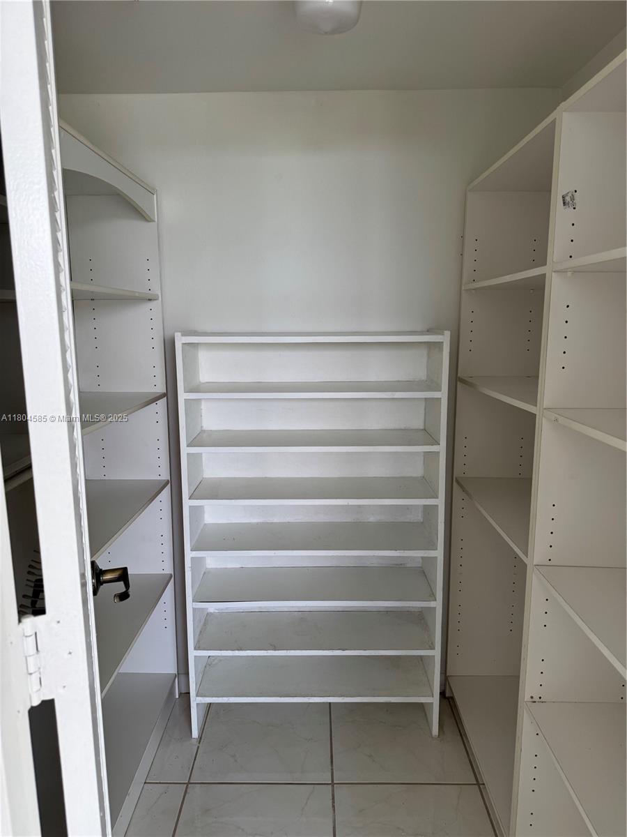 ROLLING HILLS GOLF AND - Residential Lease