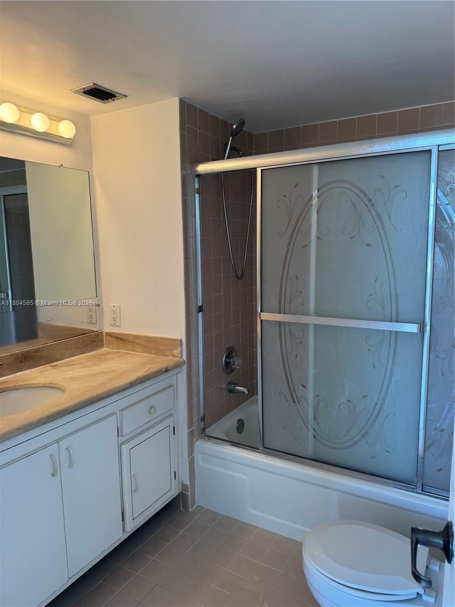 ROLLING HILLS GOLF AND - Residential Lease