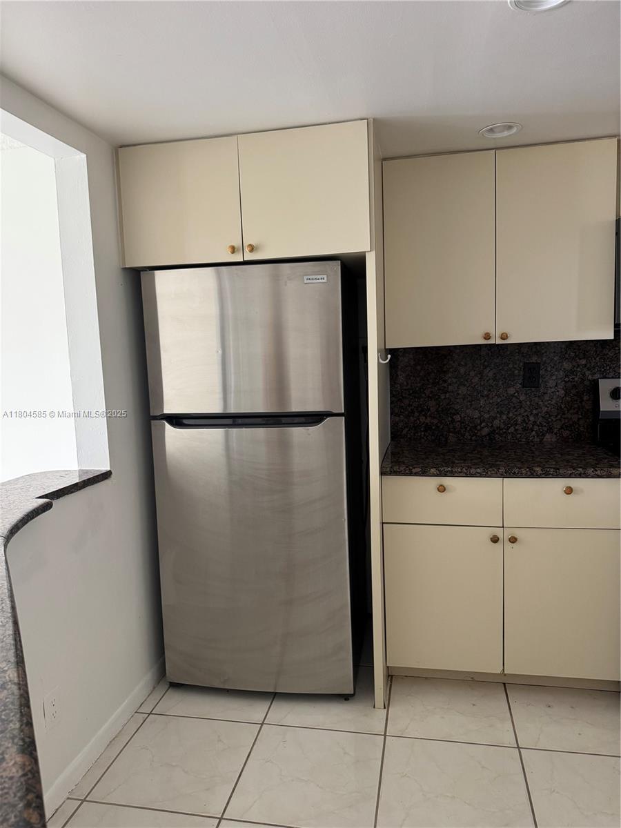 ROLLING HILLS GOLF AND - Residential Lease