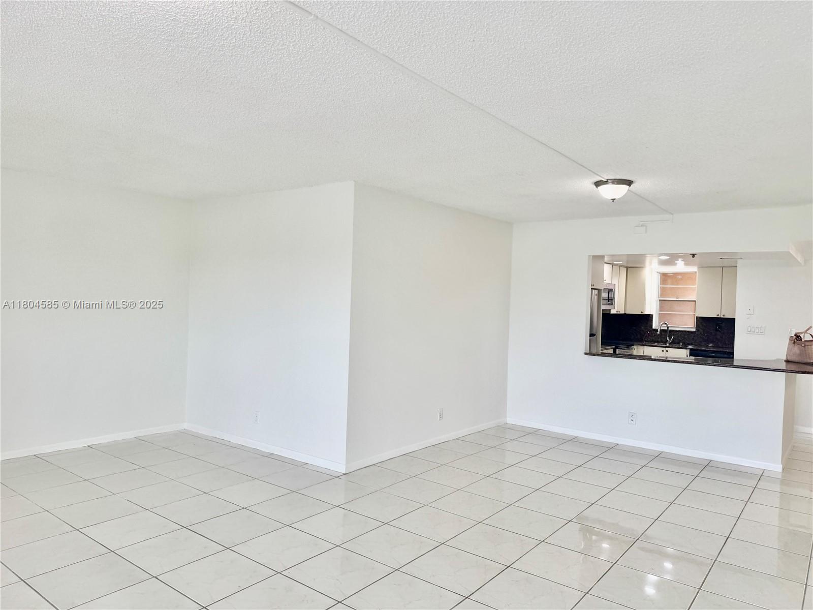 ROLLING HILLS GOLF AND - Residential Lease