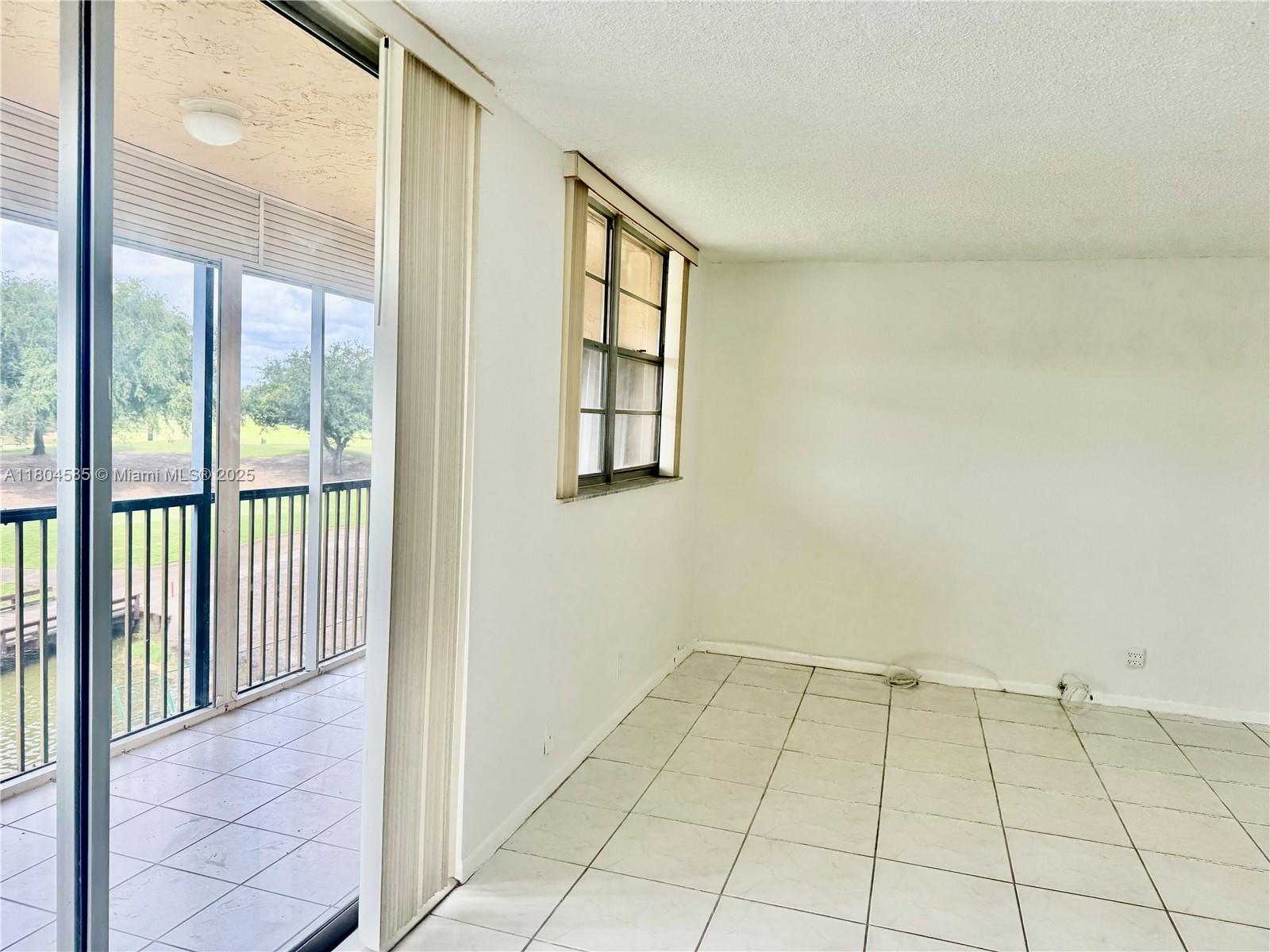 ROLLING HILLS GOLF AND - Residential Lease