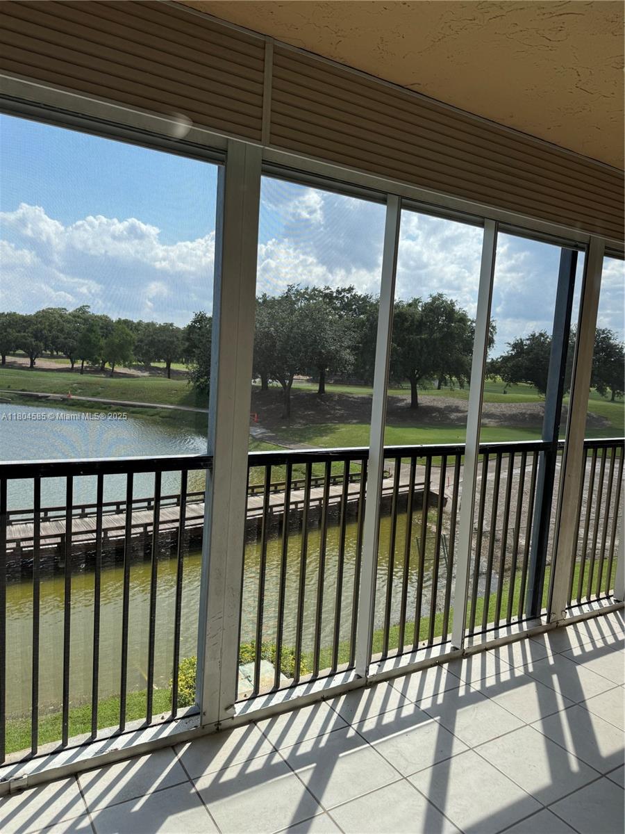 3001 W Rolling Hills Cir 305