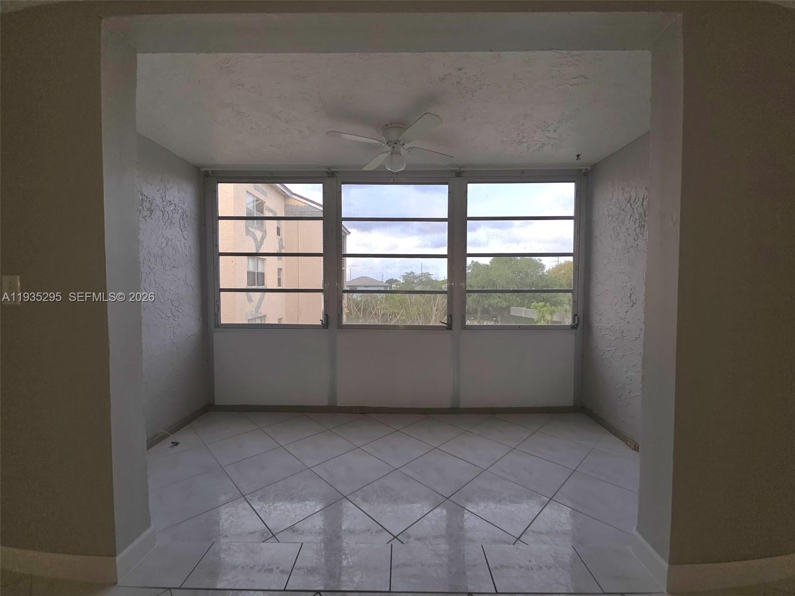 SOMERSET AT LAUDERDALE LA - Residential