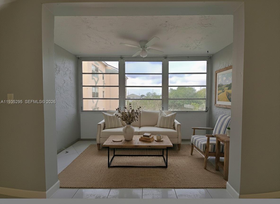 SOMERSET AT LAUDERDALE LA - Residential