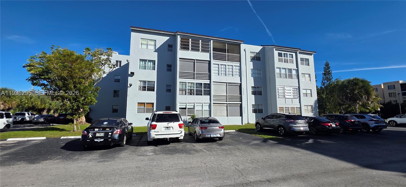 SOMERSET AT LAUDERDALE LA - Residential