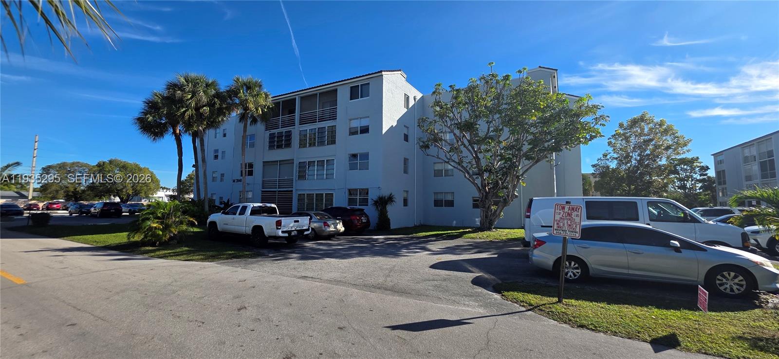 SOMERSET AT LAUDERDALE LA - Residential