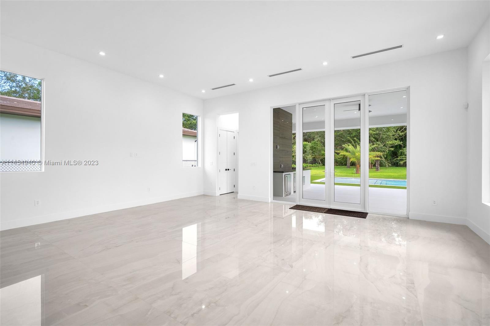 KILLIAN OAKS - Residential