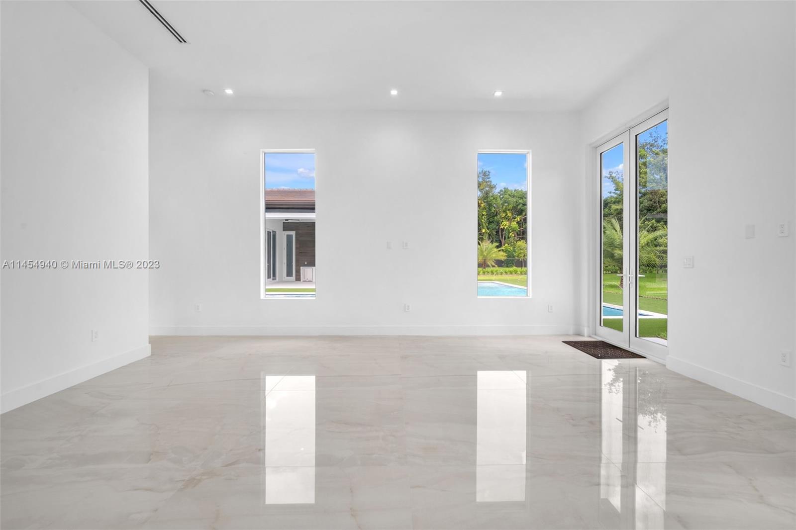 KILLIAN OAKS - Residential