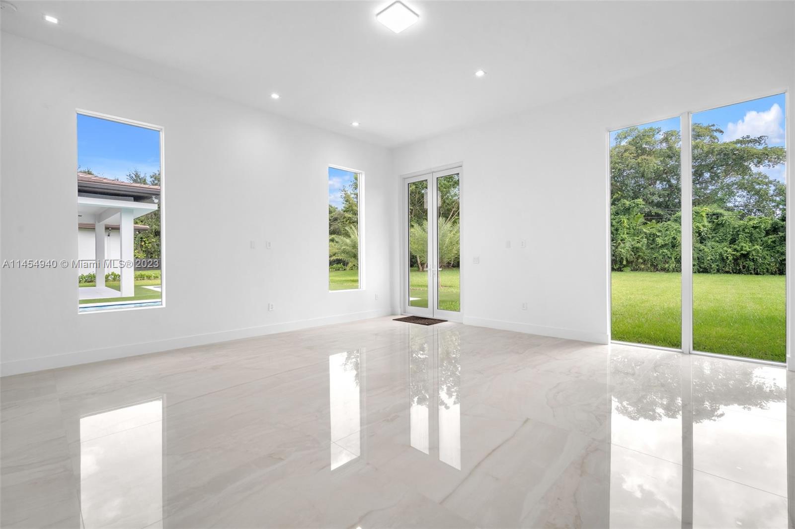 KILLIAN OAKS - Residential