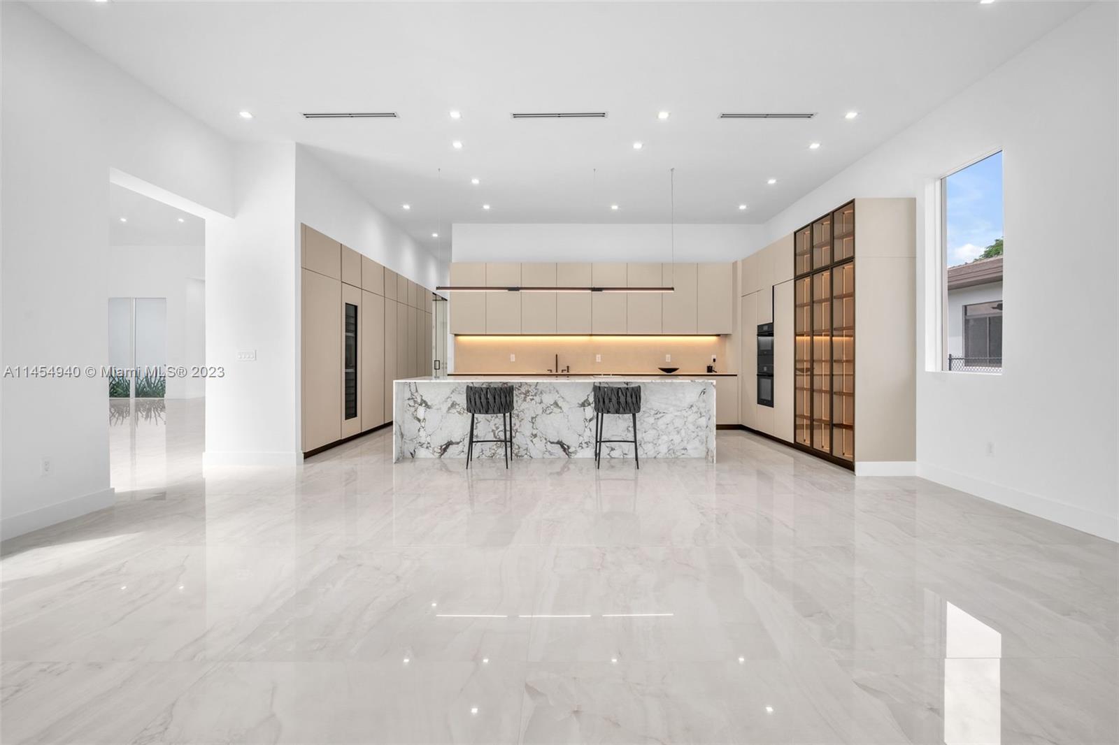 KILLIAN OAKS - Residential