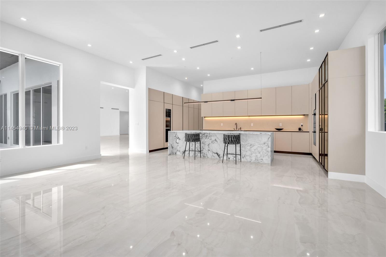 KILLIAN OAKS - Residential