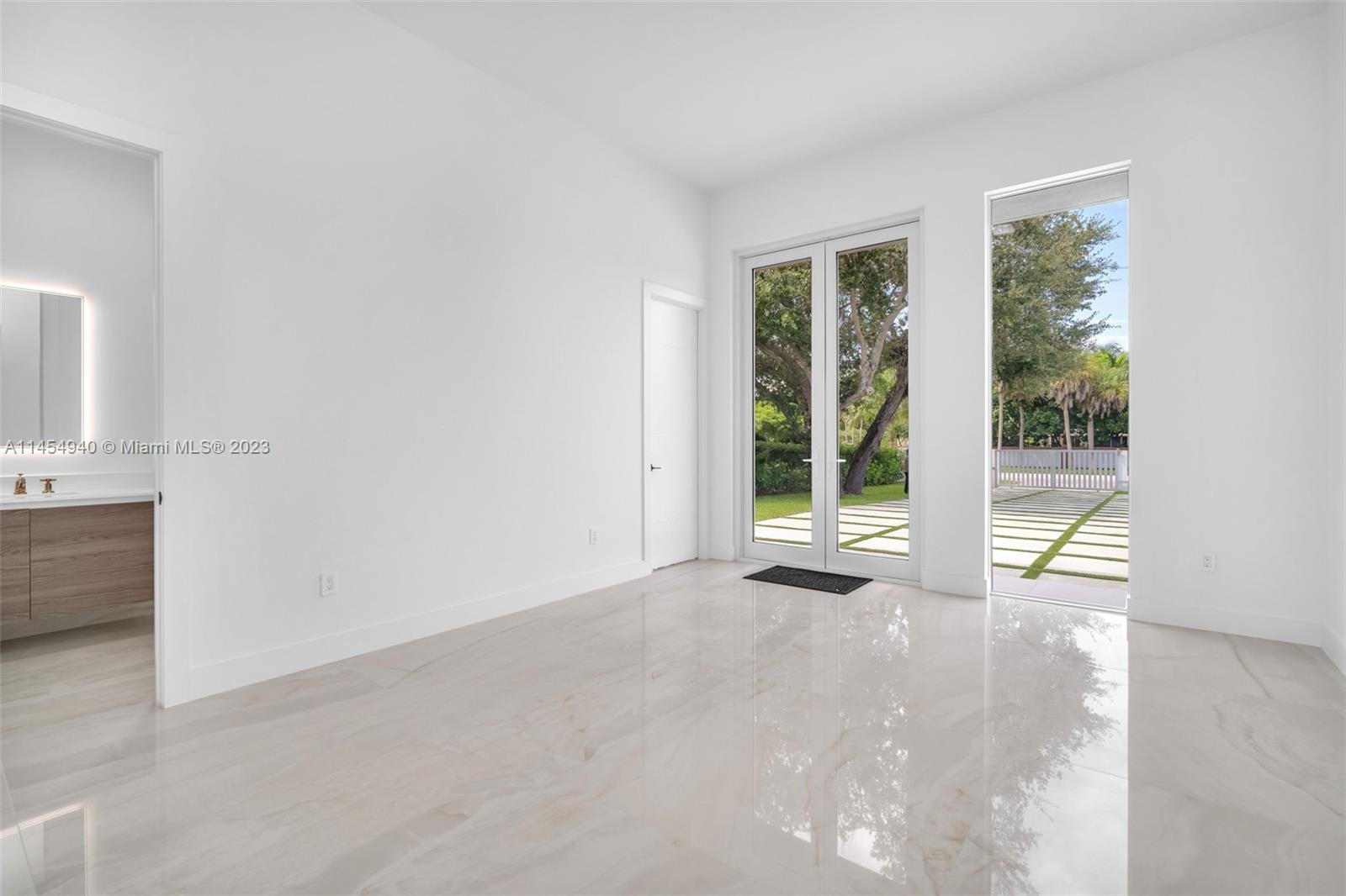 KILLIAN OAKS - Residential