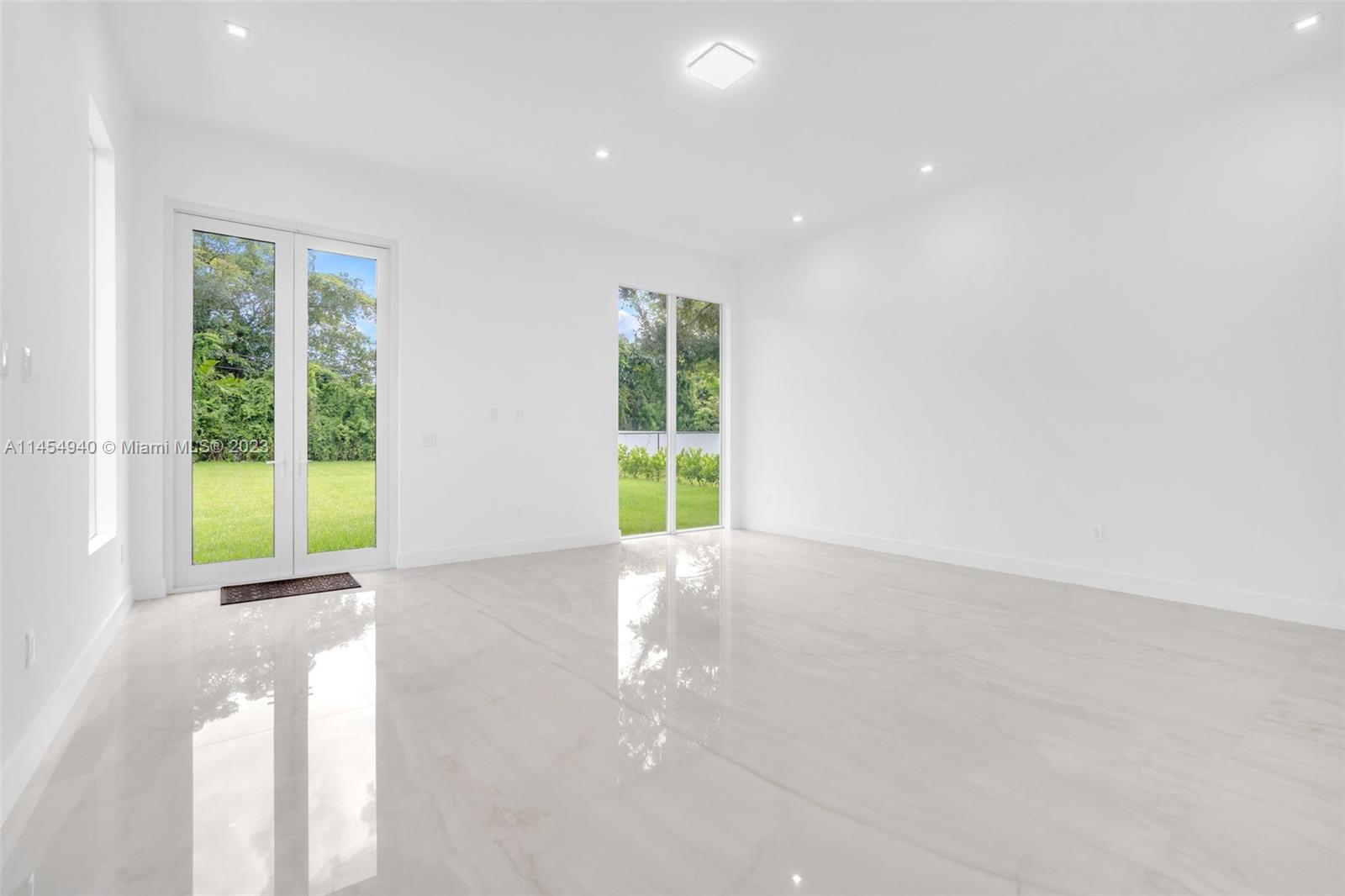 KILLIAN OAKS - Residential